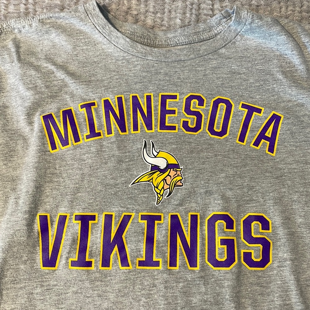 Long sleeve Minnesota Vikings t-shirt